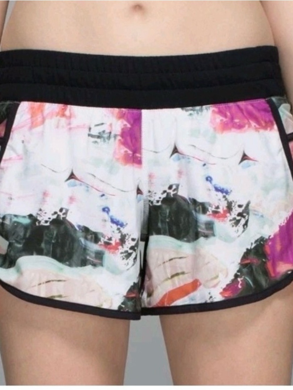 Lululemon Low Rise Speed Short - Picture 2 of 8
